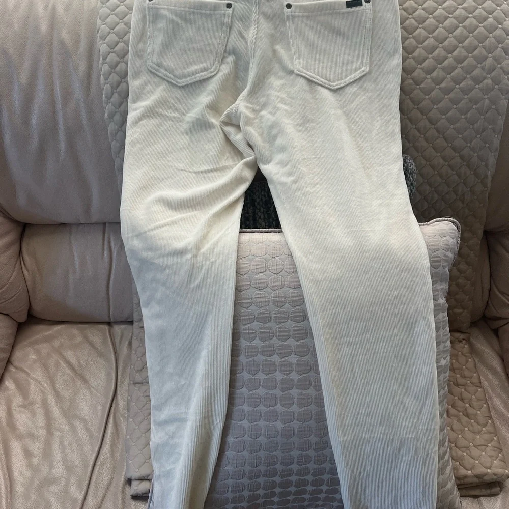 BNWOT off white cord leggings by HUE - Picture 2 of 4